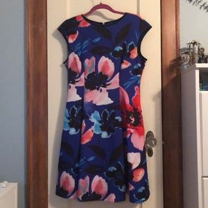 Floral A-Line Vince Camuto Dress with POCKETS